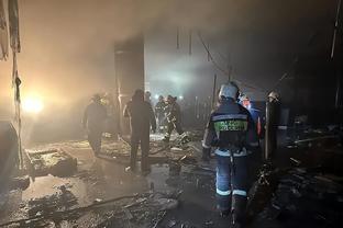 泰晤士报：欧会杯赛前华沙球迷与英国警方发生冲突，三名警察受伤